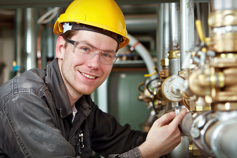 Homem em manutenção